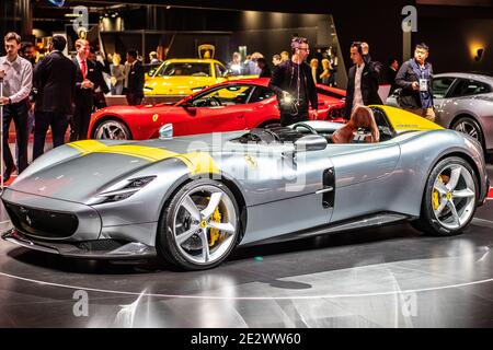 Metallic Ferrari Monza SP1 au mondial Paris Motor Show 2018, voiture de sport produite par le fabricant italien Ferrari Banque D'Images