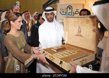 La princesse Haya Bint Al Hussein de Jordanie, épouse du dirigeant de Dubaï, le cheikh Mohammed Bin Rashid Al Maktoum, inaugure la 7e Conférence et exposition internationale sur l'aide humanitaire et le développement (DIHAD) à Dubaï, aux Émirats arabes Unis, le 4 avril 2010. La princesse Haya est un Messager de la paix des Nations Unies et préside la ville humanitaire internationale de Dubaï. Photo de Balkis Press/ABACAPRESS.COM Banque D'Images