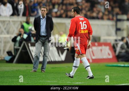 Ulrich Rame de Bordeaux reçoit une carte rouge lors du match de football de la Ligue française 1, PSG vs Bordeaux à Paris, France, le 10 avril 2010. Paris a gagné 3-1. Photo de Henri Szwarc/ABACAPRESS.COM Banque D'Images