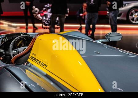 Metallic Ferrari Monza SP1 au mondial Paris Motor Show 2018, voiture de sport produite par le fabricant italien Ferrari Banque D'Images