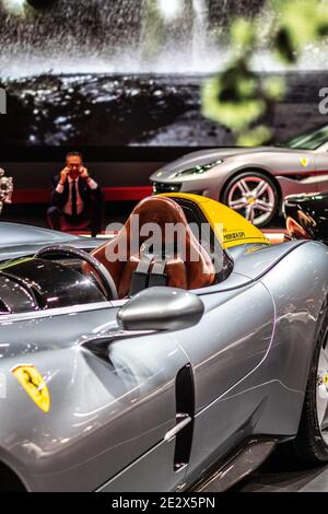 Metallic Ferrari Monza SP1 au mondial Paris Motor Show 2018, voiture de sport produite par le fabricant italien Ferrari Banque D'Images