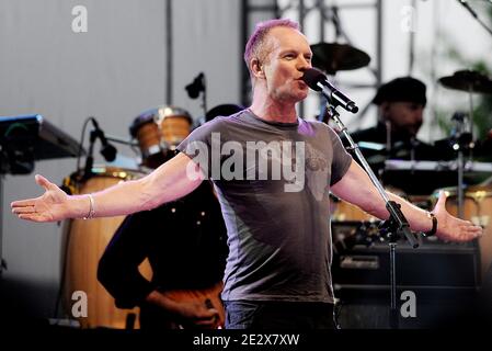 Musicien Sting se produit au Climate Rally sur le National Mall le 25 avril 2010 à Washington, DC. Le concert et le rassemblement gratuits ont été organisés par le réseau du jour de la Terre pour encourager le Congrès à adopter une législation climatique globale forte.(Pictured:Sting) photo par Olivier Douliery /ABACAPRESS.COM Banque D'Images