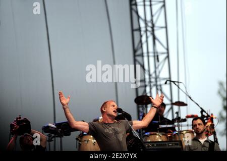 Musicien Sting se produit au Climate Rally sur le National Mall le 25 avril 2010 à Washington, DC. Le concert et le rassemblement gratuits ont été organisés par le réseau du jour de la Terre pour encourager le Congrès à adopter une législation climatique globale forte.(Pictured:Sting) photo par Olivier Douliery /ABACAPRESS.COM Banque D'Images