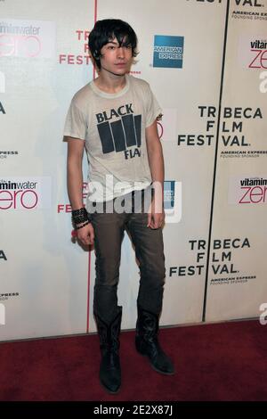 Ezra Miller arrive pour la première de « chaque jour » lors du Tribeca film Festival 2010 au Tribeca Performing Arts Center de New York City, NY, USA, le 24 avril 2010. Photo de S.Vlasic/ABACAPRESS.COM Banque D'Images