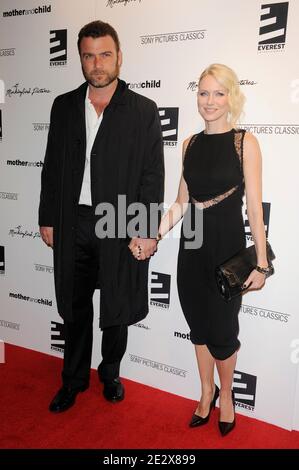 Naomi Watts et Liev Schreiber arrivent pour la première de 'Mother and Child' au Paris Theatre de New York, NY, USA le 26 avril 2010. Photo de Mehdi Taamallah/ABACAPRESS.COM Banque D'Images