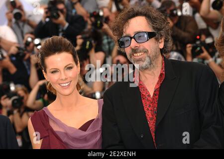 Tim Burton, directeur AMÉRICAIN et président du jury, et Kate Beckinsale posent au photocentre des membres du jury au 63e Festival de Cannes, dans le sud de la France, le 12 mai 2010. Photo de Hahn-Nebinger-Orban/ABACAPRESS.COM Banque D'Images