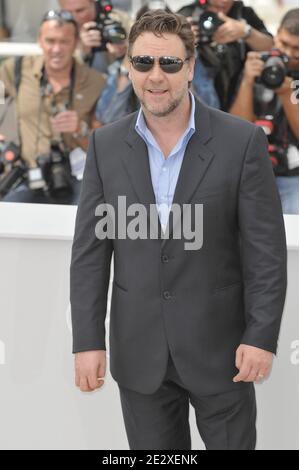 Russell Crowe pose à un photocall pour le film du réalisateur britannique Ridley Scott 'Robin des Bois', présenté hors compétition au 63e Festival de Cannes, à Cannes, dans le sud de la France, le 12 mai 2010. Photo de Nicolas Genin/ABACAPRESS.COM Banque D'Images