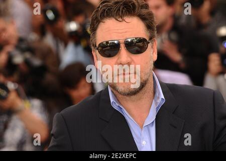 Russell Crowe pose à un photocall pour le film du réalisateur britannique Ridley Scott 'Robin des Bois', présenté hors compétition au 63e Festival de Cannes, à Cannes, dans le sud de la France, le 12 mai 2010. Photo de Hahn-Nebinger-Orban/ABACAPRESS.COM Banque D'Images