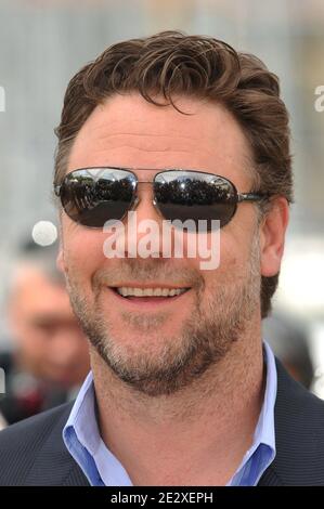 Russell Crowe pose à un photocall pour le film du réalisateur britannique Ridley Scott 'Robin des Bois', présenté hors compétition au 63e Festival de Cannes, à Cannes, dans le sud de la France, le 12 mai 2010. Photo de Hahn-Nebinger-Orban/ABACAPRESS.COM Banque D'Images