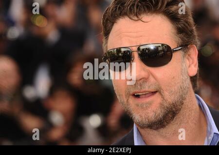 Russell Crowe pose à un photocall pour le film du réalisateur britannique Ridley Scott 'Robin des Bois', présenté hors compétition au 63e Festival de Cannes, à Cannes, dans le sud de la France, le 12 mai 2010. Photo de Hahn-Nebinger-Orban/ABACAPRESS.COM Banque D'Images