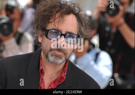 Tim Burton, directeur américain et président du jury, pose au photocentre des membres du jury au 63e Festival du film de Cannes, dans le sud de la France, le 12 mai 2010. Photo de Hahn-Nebinger-Orban/ABACAPRESS.COM Banque D'Images