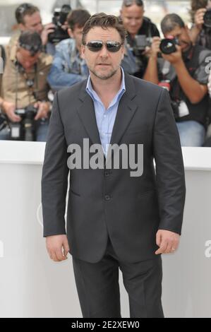 Russell Crowe pose à un photocall pour le film du réalisateur britannique Ridley Scott 'Robin des Bois', présenté hors compétition au 63e Festival de Cannes, à Cannes, dans le sud de la France, le 12 mai 2010. Photo de Nicolas Genin/ABACAPRESS.COM Banque D'Images