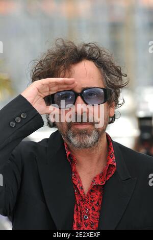 Tim Burton, directeur américain et président du jury, pose au photocentre des membres du jury au 63e Festival du film de Cannes, dans le sud de la France, le 12 mai 2010. Photo de Hahn-Nebinger-Orban/ABACAPRESS.COM Banque D'Images