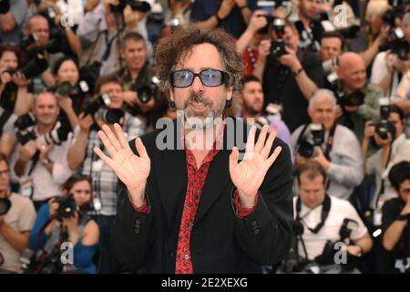 Tim Burton, directeur américain et président du jury, pose au photocentre des membres du jury au 63e Festival du film de Cannes, dans le sud de la France, le 12 mai 2010. Photo de Hahn-Nebinger-Orban/ABACAPRESS.COM Banque D'Images