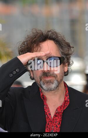 Tim Burton, directeur américain et président du jury, pose au photocentre des membres du jury au 63e Festival du film de Cannes, dans le sud de la France, le 12 mai 2010. Photo de Hahn-Nebinger-Orban/ABACAPRESS.COM Banque D'Images