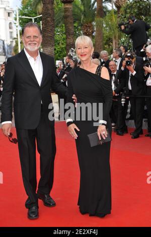 Dame Helen Mirren et son mari Taylor Hackford arrivant à la première de Robin des Bois de Ridley Scott, ont présenté hors compétition et ouvert le 63e Festival de Cannes à Cannes, dans le sud de la France, le 12 mai 2010. Photo de Hahn-Nebinger-Orban/ABACAPRESS.COM Banque D'Images