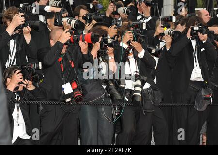 Les photographes participant à la première de Robin des Bois de Ridley Scott, ont présenté hors compétition et ouvert le 63e Festival de Cannes à Cannes, dans le sud de la France, le 12 mai 2010. Photo de Hahn-Nebinger-Orban/ABACAPRESS.COM Banque D'Images