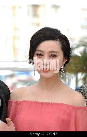 'L'actrice chinoise Fan Bingbing pose lors de la séance photo du film ''Rizhao Chongqing'' (Chongqing Blues) présenté en compétition au 63e Festival de Cannes, le 13 mai 2010. Photo de Hahn-Nebinger-Orban/ABACAPRESS.COM' Banque D'Images