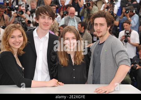 (G-D) Hannah Murray, Matthew Beard, Imogen Poots et Aaron Johnson assistent à la séance photo « Chatroom » lors du 63e Festival de Cannes, le 14 mai 2010. Photo de Hahn-Nebinger-Orban/ABACAPRESS.COM Banque D'Images