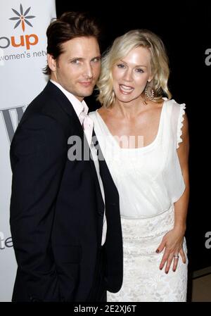 Jennie Garth avec son mari Peter Facinelli arrive pour le Step Up Women's Network 7e Prix annuel de l'inspiration qui s'est tenu à Beverly Hilton à Beverly Hills, Los Angeles, CA, États-Unis, le 14 mai 2010. Photo de Tony DiMaio/ABACAPRESS.COM (photo : Jennie Garth, Peter Facinelli) Banque D'Images