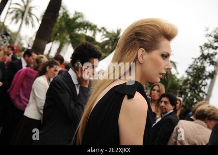 Frederique Bel arrive à la projection du film de Woody Allen « You will rerencontre a Tall dark Stranger » présenté hors compétition lors du 63e Festival de Cannes, dans le sud de la France, le 15 mai 2010. Photo de Hahn-Nebinger-Orban/ABACAPRESS.COM Banque D'Images