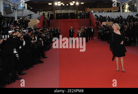 Glenn Close quitte la projection de 'Tamara Drewe' présentée en compétition lors du 63e Festival de Cannes, le 18 mai 2010. Photo de Hahn-Nebinger-Orban/ABACAPRESS.COM Banque D'Images