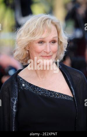 Glenn Close quitte la projection de 'Tamara Drewe' présentée en compétition lors du 63e Festival de Cannes, le 18 mai 2010. Photo de Hahn-Nebinger-Orban/ABACAPRESS.COM Banque D'Images