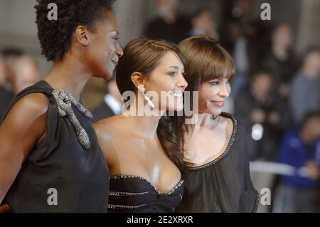 Emma de Caunes arrive pour la projection de la « copie certifiée » présentée en compétition lors du 63e Festival de Cannes, France, le 18 mai 2010. Photo de Giancarlo Gorassini/ABACAPRESS.COM Banque D'Images