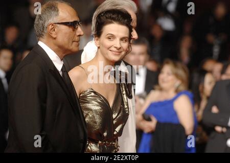 Juliette Binoche et Abbas Kiarostami arrivent pour la projection de la "copie certifiée" présentée en compétition lors du 63e Festival de Cannes, le 18 mai 2010. Photo de Giancarlo Gorassini/ABACAPRESS.COM Banque D'Images