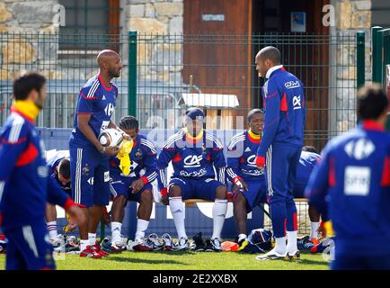 Les joueurs de l'équipe nationale de football de France lors d'une session d'entraînement à Tignes, Alpes françaises, France, le 20 mai 2010 dans le cadre de leur entraînement en altitude en vue de la coupe du monde de football 2010 en Afrique du Sud. La France jouera l'Uruguay à Capetown dans son groupe UN match d'ouverture le 11 juin, le Mexique à Polokwane le 17 juin et l'Afrique du Sud à Bloemfontein le 22 juin. Photo de Patrick Bernard/Cameleon/ABACAPRESS.COM Banque D'Images