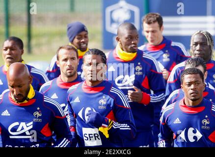 Les joueurs de l'équipe nationale de football de France courent lors d'une session d'entraînement à Tignes, Alpes françaises, France, le 20 mai 2010 dans le cadre de leur entraînement en altitude en vue de la coupe du monde de football 2010 en Afrique du Sud. La France jouera l'Uruguay à Capetown dans son groupe UN match d'ouverture le 11 juin, le Mexique à Polokwane le 17 juin et l'Afrique du Sud à Bloemfontein le 22 juin. Photo de Patrick Bernard/Cameleon/ABACAPRESS.COM Banque D'Images