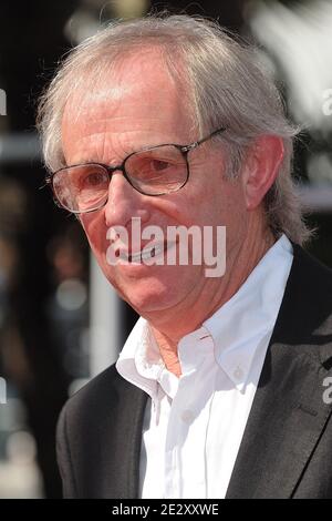 Le réalisateur Ken Loach arrive pour la projection de 'route Irish' présentée en compétition lors du 63e Festival de Cannes, France, le 20 mai 2010. Photo de Nicolas Genin/ABACAPRESS.COM Banque D'Images