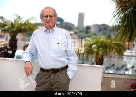 Le réalisateur Ken Loach assiste au "route Irish" Photocall présenté en compétition lors du 63e Festival de Cannes, France, le 21 mai 2010. Photo de Hahn-Nebinger-Orban/ABACAPRESS.COM Banque D'Images