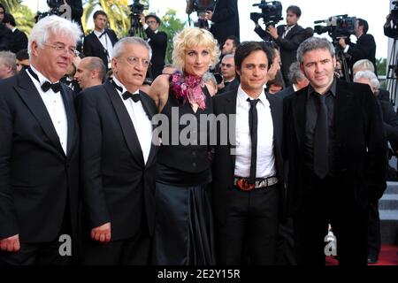 Gael Garcia Bernal arrive pour la projection des "trois" présentés hors compétition et clôture du 63e Festival de Cannes le 2 mai 2010. Photo de Hahn-Nebinger-Orban/ABACAPRESS.COM Banque D'Images