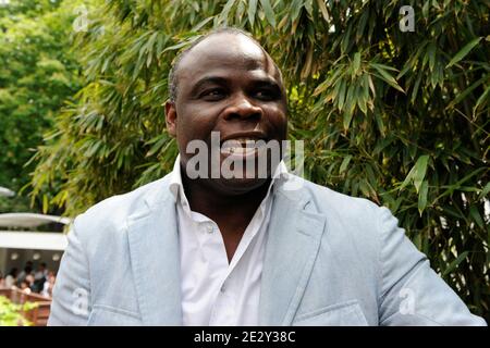 Basile Boli au Village du tennis Français Open 2010 à l'arène Roland Garros à Paris, France, le 26 mai 2010. Photo de Henri Szwarc/ABACAPRESS.COM Banque D'Images