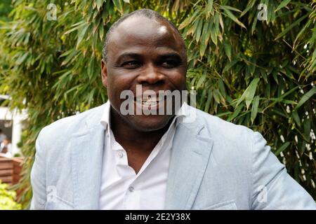 Basile Boli au Village du tennis Français Open 2010 à l'arène Roland Garros à Paris, France, le 26 mai 2010. Photo de Henri Szwarc/ABACAPRESS.COM Banque D'Images