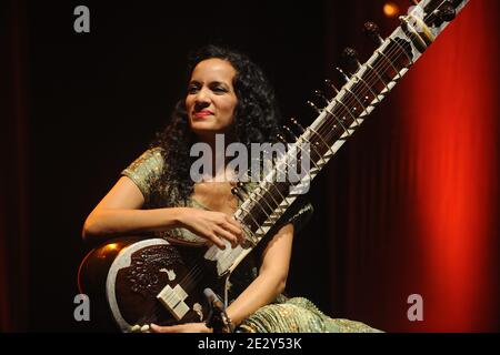 Anoushka Shankar se produit à Genève, en Suisse, le 29 mai 2010. Photo de Loona/ABACAPRESS.COM Banque D'Images