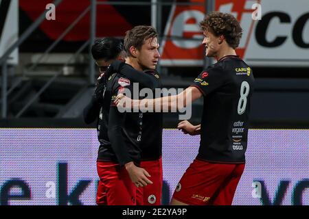 ROTTERDAM, PAYS-BAS - JANVIER 15 : Reuven Niemeijer de l'Excelsior obtient 1-0, Mats Wieffer de l'Excelsior pendant le match néerlandais de Keukenkampiodivision Banque D'Images