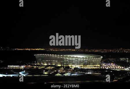 Vue générale du stade Green point de nuit à Cape Town, Afrique du Sud, le 10 juin 2010. L'équipe de France se réunira en Uruguay le 11 juin 2010 pour son premier match. Photo de Christophe Guibbbaud/Cameleon/ABACAPRESS.COM Banque D'Images