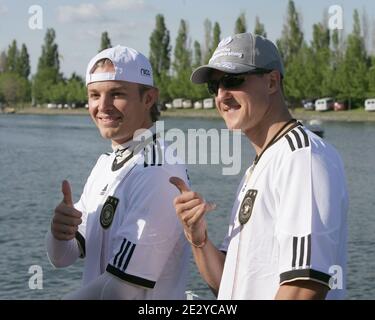 Adrian Sutil de Force India, Nico Rosberg de Mercedes GP et Michael Schumacher de Mercedes GP portent la tenue nationale de football de l'Allemagne pour soutenir leur pays d'origine dans la coupe du monde après la pratique pour le Grand Prix canadien de Formule 1 au circuit Gilles Villeneuve à Montréal, Canada le 11 juin 2010. Photo de Charles Guerin/Cameleon/ABACAPRESS.COM Banque D'Images