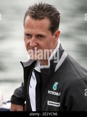 Michael Schumacher arrivera au paddock du Grand Prix canadien de Formule 1 au circuit Gilles Villeneuve à Montréal, Canada, le 12 juin 2010. Photo de Charles Guerin/Cameleon/ABACAPRESS.COM Banque D'Images