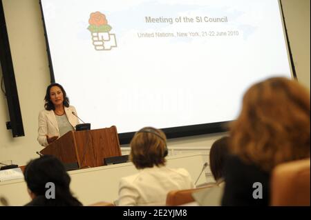 Le politicien français Segolene Royal s'adresse à la réunion du Conseil international socialiste au siège de l'ONU à New York, NY, USA, le 21 juin 2010. Photo de Mehdi Taamallah/ABACAPRESS.COM Banque D'Images