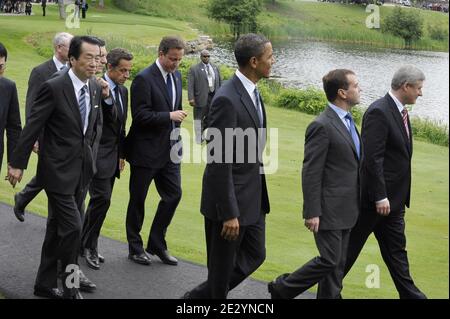 Le Premier ministre japonais Naoto Kan, le président de la Commission européenne José Manuel Barroso, le président français Nicolas Sarkozy, le premier ministre britannique David Cameron, le président américain Barack Obama, le président russe Dmitry Medvedev et le premier ministre canadien Stephen Harper sont représentés au Sommet du G8 de 2010 (Groupe des huit) au complexe Deerhurst de Muskoka, À Huntsville, Ontario, Canada, le 25 juin 2010. Photo par Elodie Gregoire/ABACAPRESS.COM Banque D'Images