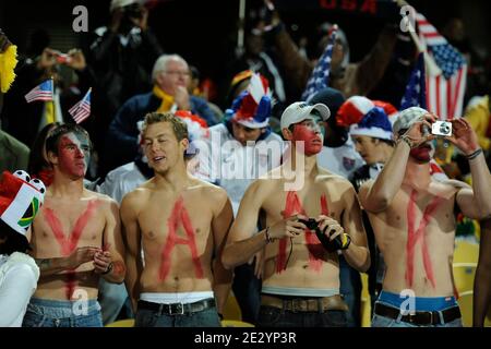 Les fans des États-Unis lors de la coupe du monde de la FIFA 2010 Afrique du Sud 1/8 du match de football final, Ghana vs États-Unis au stade de football Royal Bafokeng à Rutenburg, Afrique du Sud, le 26 juin 2010. Le Ghana a gagné 2-1. Photo de Henri Szwarc/ABACAPRESS.COM Banque D'Images