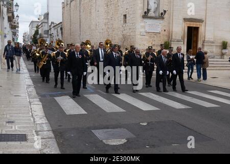 Martina Franca Apulia Italie novembre 2019 : UNE procession part dans les rues lors des cérémonies du 1er novembre à l'occasion de tous les Saïn Banque D'Images