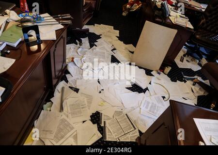 Washington, États-Unis. 15 janvier 2021. Les séquelles observées à l'intérieur d'un bureau au premier étage du Capitole des États-Unis à Washington, DC, le 15 janvier 2021, après qu'il ait été vandalisé par des émeutiers pro-Trump. (Photo d'Oliver Contreras/SIPA USA) Credit: SIPA USA/Alay Live News Banque D'Images