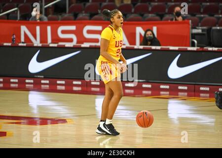 Des chevaux de Troie de la Californie du Sud protègent Desiree Caldwell (24) lors d’un match de basket-ball féminin de la NCAA contre les Washington State Cougars, le vendredi 15 janvier, Banque D'Images