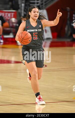 Les Cougars de l'État de Washington gardent Charlisse Leger-Walker (5) lors d'un match de basket-ball féminin de la NCAA contre les chevaux de Troie de la Californie du Sud, vendredi, janvier Banque D'Images