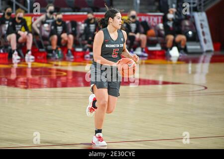 Les Cougars de l'État de Washington gardent Charlisse Leger-Walker (5) lors d'un match de basket-ball féminin de la NCAA contre les chevaux de Troie de la Californie du Sud, vendredi, janvier Banque D'Images