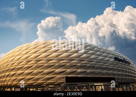 Allianz Arena (Fussball Arena Munchen, Schlauchboot), stade de football du FC Bayern Munich. Largement connu pour son extérieur de l'ETFE gonflé. Banque D'Images